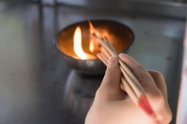 Làm Gì Để Sạch Vía Cuối Năm? Bí Quyết Đón Tài Lộc Mới