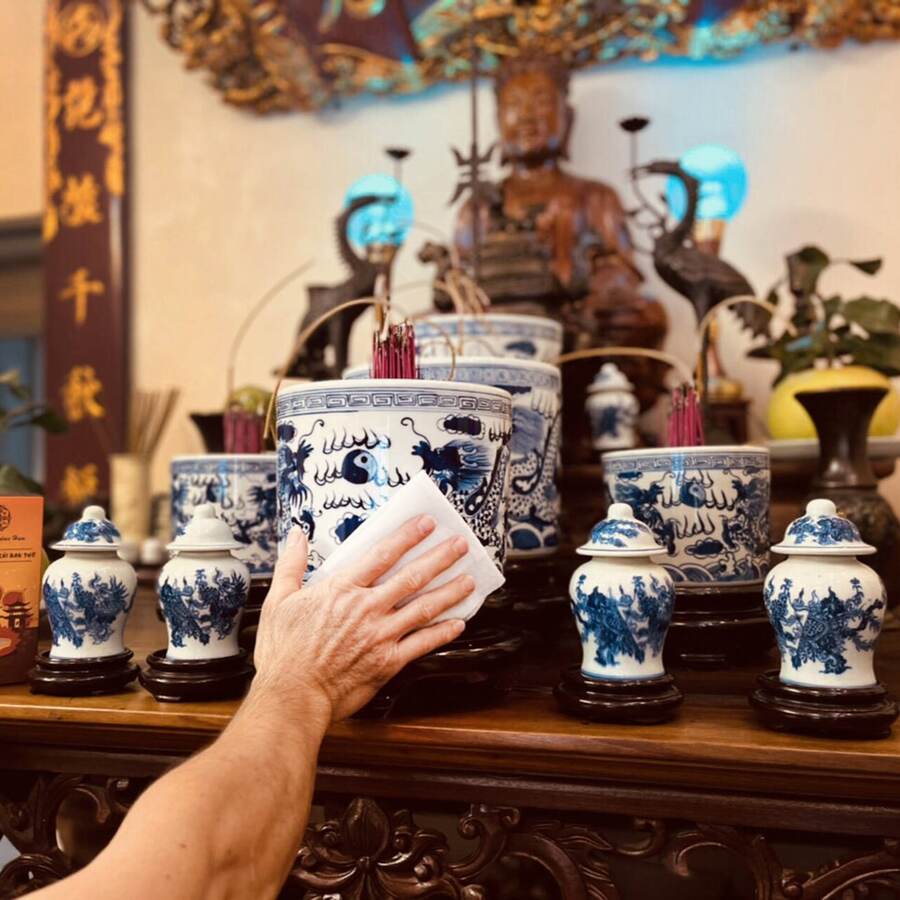 Hướng dẫn A-Z cách lau dọn bàn thờ cuối năm chính xác nhất