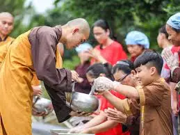 Cúng dường là gì? Có các loại cúng dường nào VIỆT LẠC