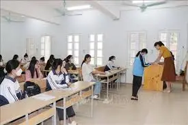 Kỳ thi tốt nghiệp THPT 2023: Thí sinh được phép mang đồng hồ đeo tay cơ vào  phòng thi - Báo Hưng Yên điện tử