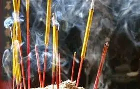Khói hương trong tâm linh người Việt | Viện Nghiên cứu văn hóa tín ngưỡng  Việt Nam - Văn phòng đại diện phía Nam