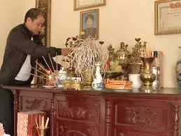 Cách rút tỉa chân nhang chuẩn phong thủy, nên để lại mấy cây để không sợ  phạm phong thủy và thu hút tài lộc - Bàn Thờ Nhất Tâm