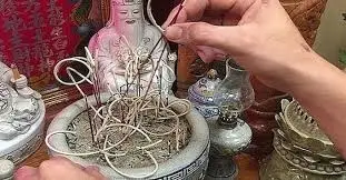 Rút tỉa chân nhang cuối năm nhất định phải lưu ý điều này | Báo Giáo dục và  Thời đại Online