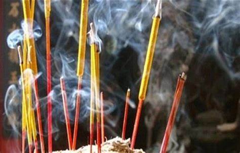 Khói hương trong tâm linh người Việt | Viện Nghiên cứu văn hóa tín ngưỡng  Việt Nam - Văn phòng đại diện phía Nam