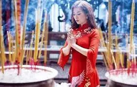 Tìm hiểu về nguồn gốc thật sự của phong tục thắp nhang