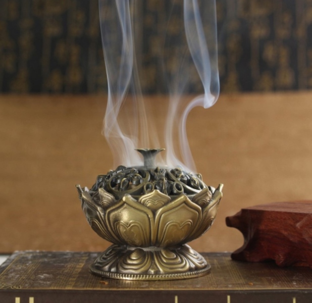 Xông nhà tẩy uế bằng trầm hương bạn nên biết - Thiên An Trầm
